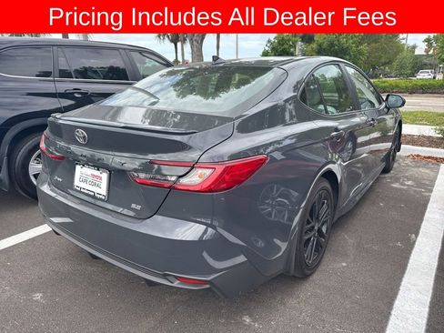 Used 2025 Toyota Camry SE FWD image 4