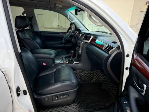 Used 2014 Lexus LX 570 4WD image 19