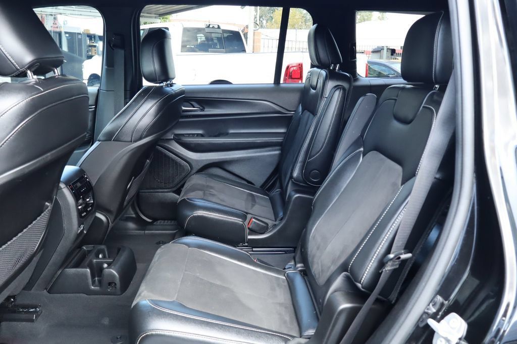 Used 2024 Jeep Grand Cherokee L Altitude RWD image 34