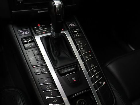 Used 2018 Porsche Macan GTS image 12