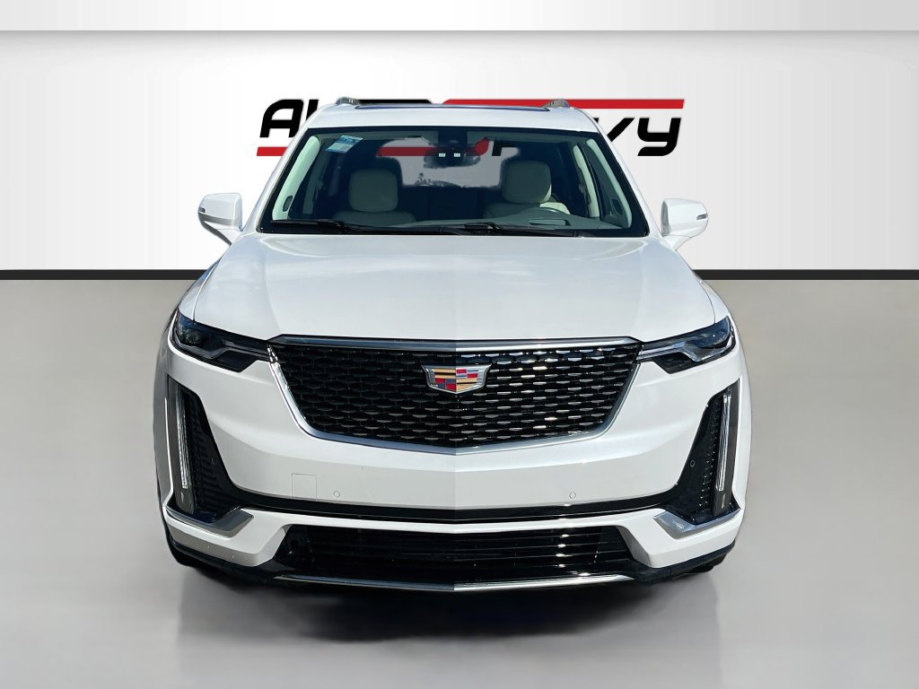 Used 2023 Cadillac XT6 Premium Luxury w/ Technology Package AWD/4WD image 2