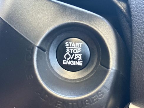 Used 2021 Jeep Renegade Latitude w/ Sun & Sound Group image 14