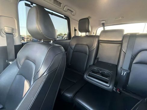 Used 2024 Nissan Pathfinder SL w/ Black Appearance Package AWD/4WD image 12