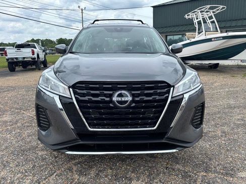 Used 2024 Nissan Kicks SV w/ Interior Electronics Package FWD image 8