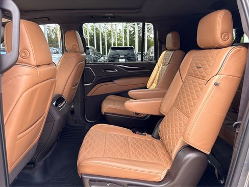 Used 2022 Cadillac Escalade ESV Sport w/ Touring Package AWD/4WD image 9