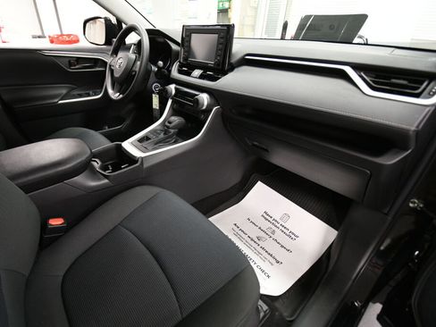 Certified 2022 Toyota RAV4 LE image 27