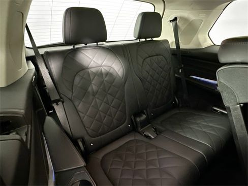 Used 2025 BMW X7 xDrive40i w/ Premium Package image 30