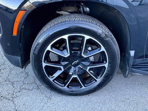 Used 2025 Chevrolet Suburban RST w/ RST Capability Package image 35