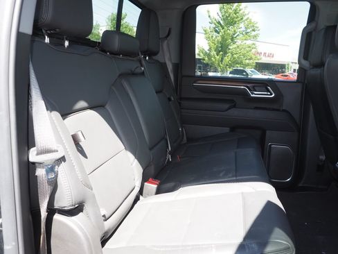 Used 2025 GMC Sierra 3500 Denali w/ Technology Package AWD/4WD image 18