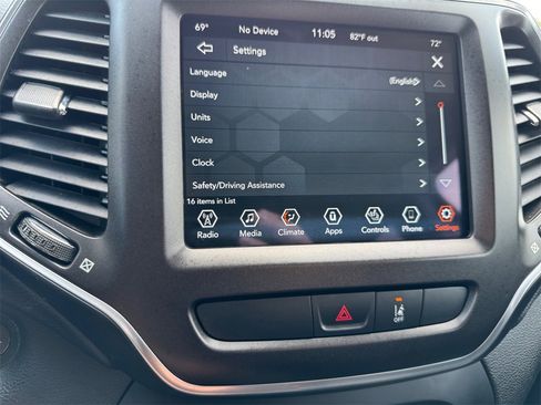 Used 2022 Jeep Cherokee Trailhawk w/ Comfort/Convenience Group image 36