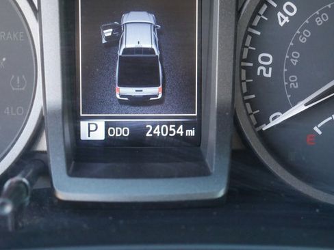 Used 2022 Toyota Tacoma TRD Sport image 18