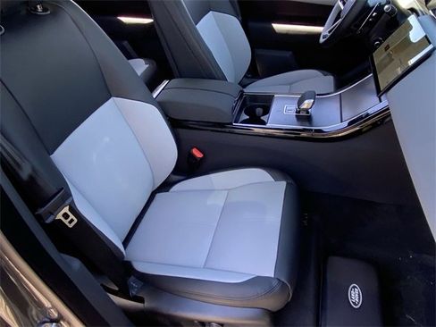 New 2026 Land Rover Range Rover Velar Dynamic SE image 10