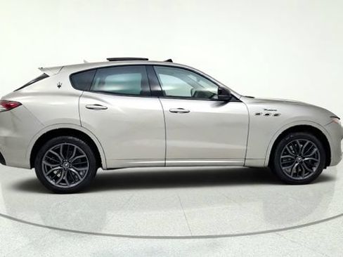 Used 2022 Maserati Levante Modena AWD/4WD image 10