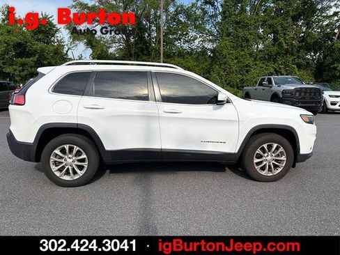 Used 2019 Jeep Cherokee Latitude w/ Cold Weather Group AWD/4WD image 2