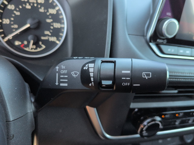 Used 2025 Nissan Rogue S FWD image 23