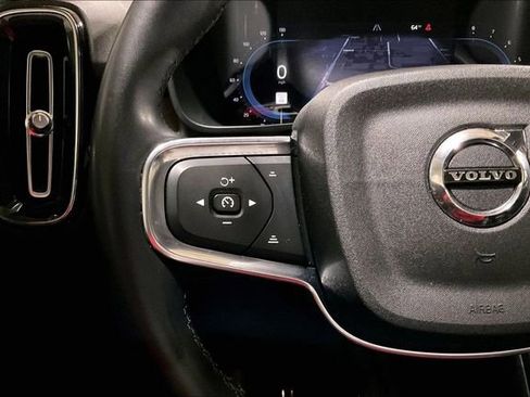 Certified 2023 Volvo XC40 B5 Plus image 19
