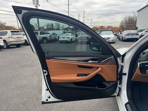 Used 2018 BMW 530e w/ Premium Package 2 image 17