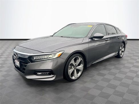 Used 2018 Honda Accord Touring image 3