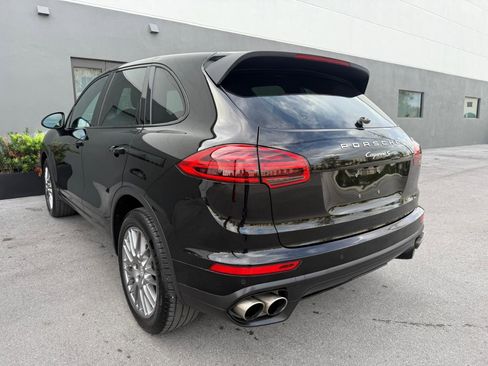 Used 2016 Porsche Cayenne S image 2