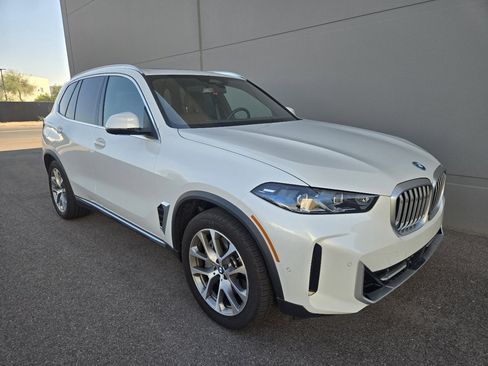 Used 2026 BMW X5 xDrive50e w/ Climate Comfort Package image 7