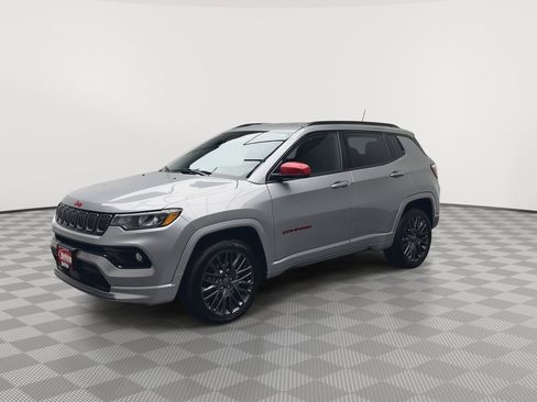 Used 2023 Jeep Compass Limited image 33