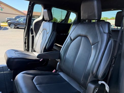 Used 2025 Chrysler Pacifica Select FWD image 28