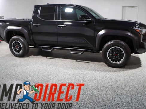 Used 2025 Toyota Tacoma TRD Off-Road AWD/4WD image 6