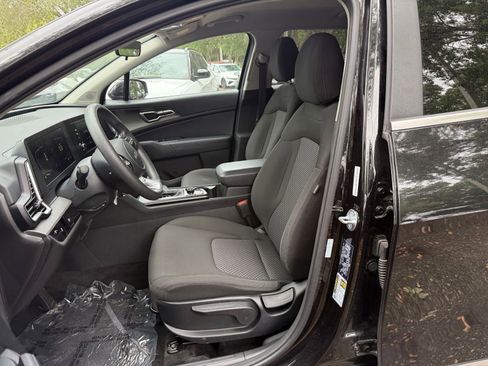 Used 2025 Kia Sportage LX FWD image 33