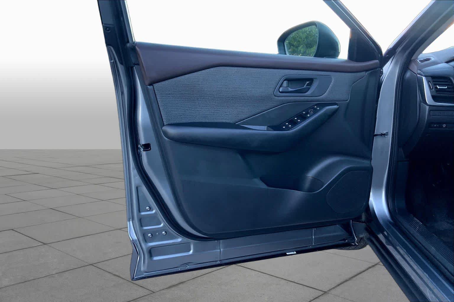 Used 2023 Nissan Rogue S FWD image 21