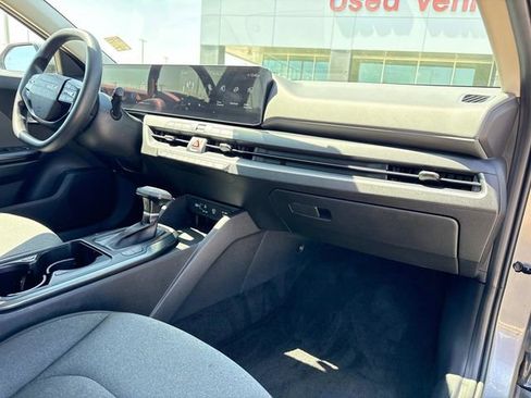 Used 2025 Kia K4 LXS image 18