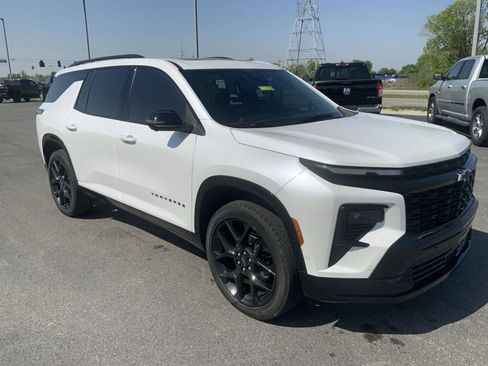 Used 2024 Chevrolet Traverse RS w/ LPO, Floor Liner Package AWD/4WD image 2