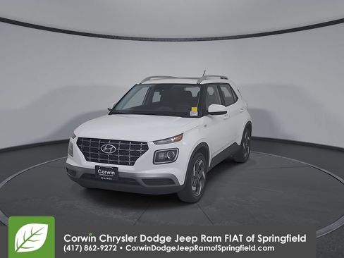 Used 2025 Hyundai Venue SEL FWD image 6