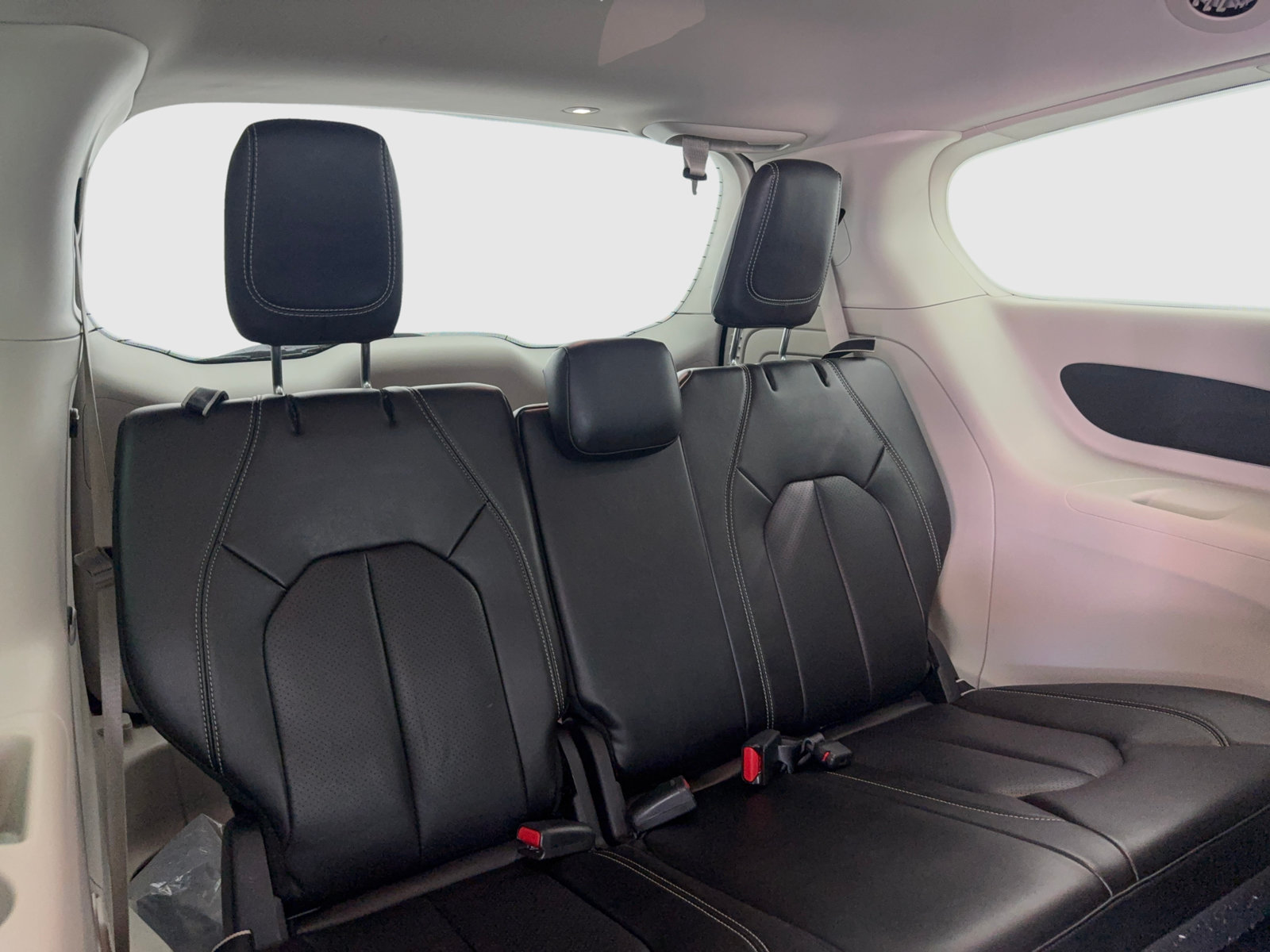 Used 2023 Chrysler Pacifica Touring-L FWD image 36