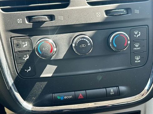 Used 2015 Dodge Grand Caravan American Value Package w/ UConnect Hands-Free Group FWD image 15