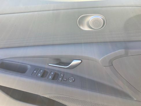 Used 2024 Hyundai Elantra SEL FWD image 14