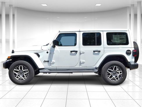 Certified 2025 Jeep Wrangler Unlimited Sahara AWD/4WD image 6