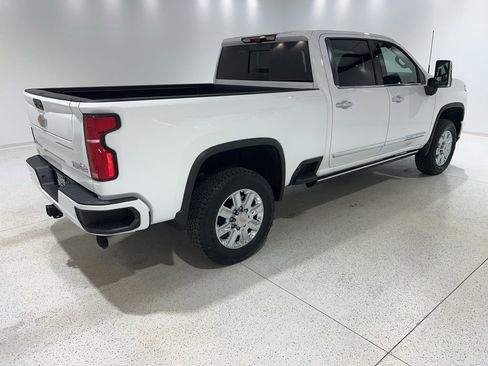 Used 2024 Chevrolet Silverado 2500 High Country w/ High Country Premium Package AWD/4WD image 5