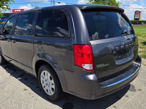 Used 2019 Dodge Grand Caravan SE FWD image 5