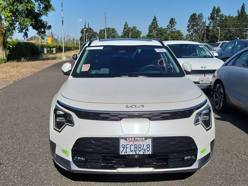 Used 2023 Kia Niro Wave FWD image 2