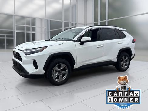 Used 2025 Toyota RAV4 XLE AWD/4WD image 2