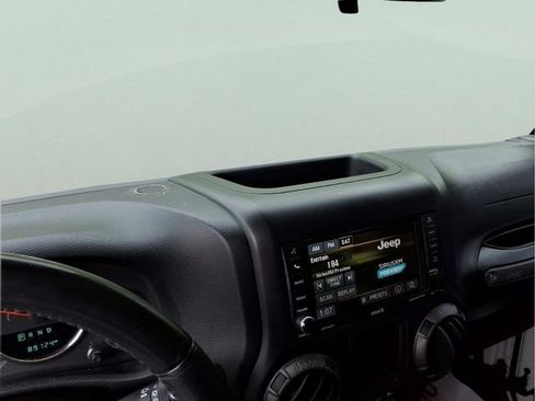Used 2018 Jeep Wrangler Sport AWD/4WD image 22