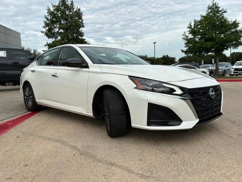 Used 2025 Nissan Altima 2.5 SV FWD image 4