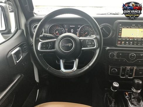 Used 2022 Jeep Wrangler Unlimited Sahara w/ LED Lighting Group AWD/4WD image 21