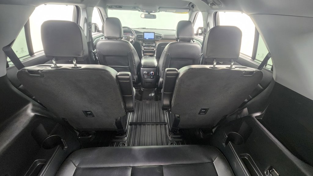 Used 2022 Ford Explorer Limited w/ Equipment Group 301A AWD/4WD image 18