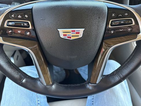 Used 2018 Cadillac Escalade Luxury image 12