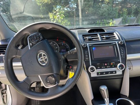 Used 2014 Toyota Camry LE FWD image 7