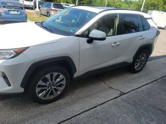 Used 2019 Toyota RAV4 XLE Premium w/ Cold Weather Package AWD/4WD video 1