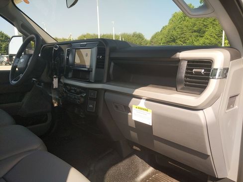 New 2025 Ford F250 XL w/ XL Chrome Package image 31