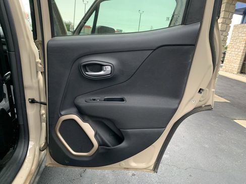 Used 2016 Jeep Renegade Latitude w/ Popular Equipment Group AWD/4WD image 29