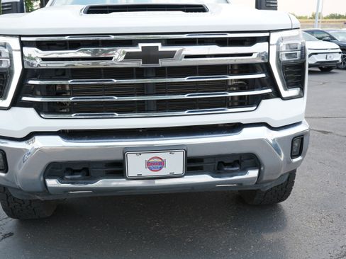 Used 2024 Chevrolet Silverado 2500 LTZ AWD/4WD image 7